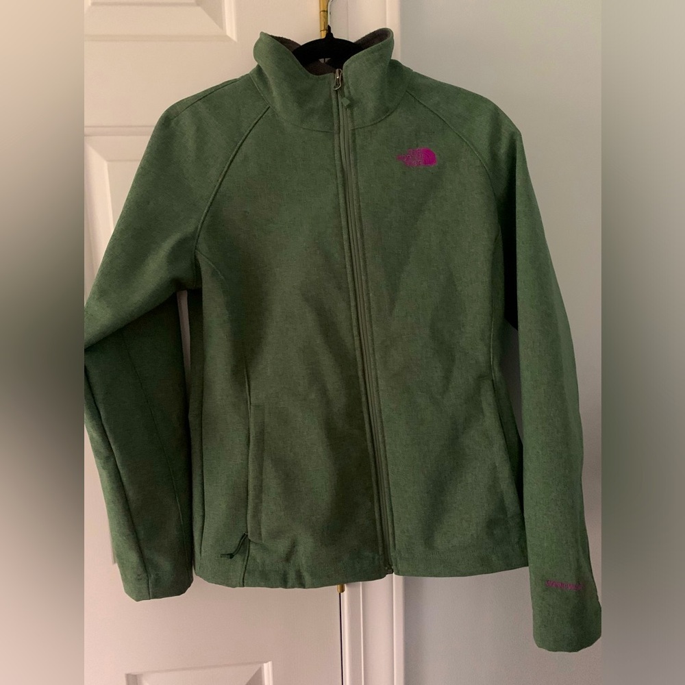 North face women’s bionic windwall jacket in rare green/purple logo medium
